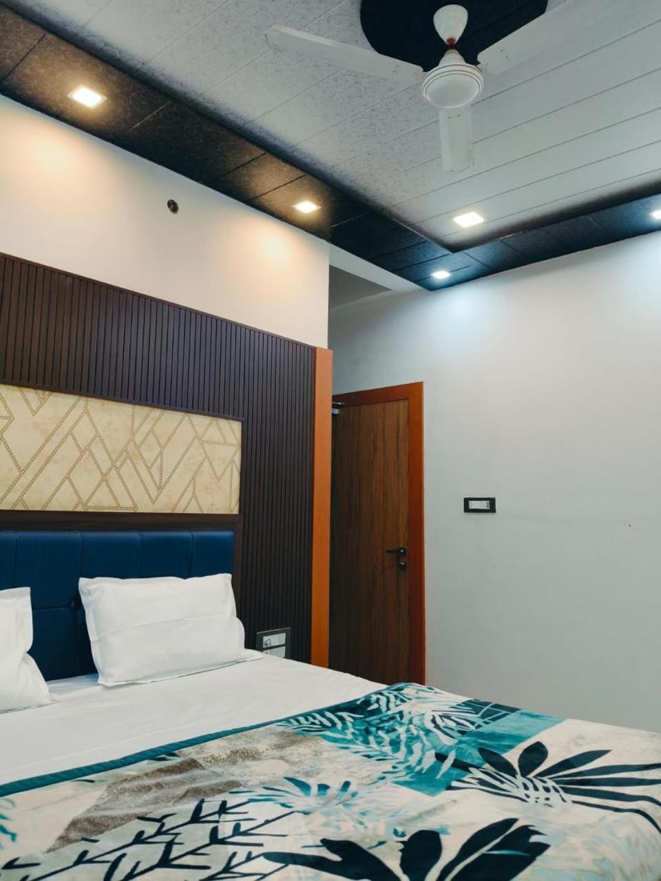 Raj 3* Varanasi