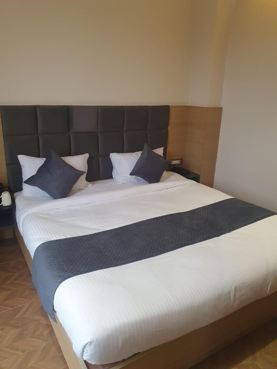 Sampanna Hotel Varanasi