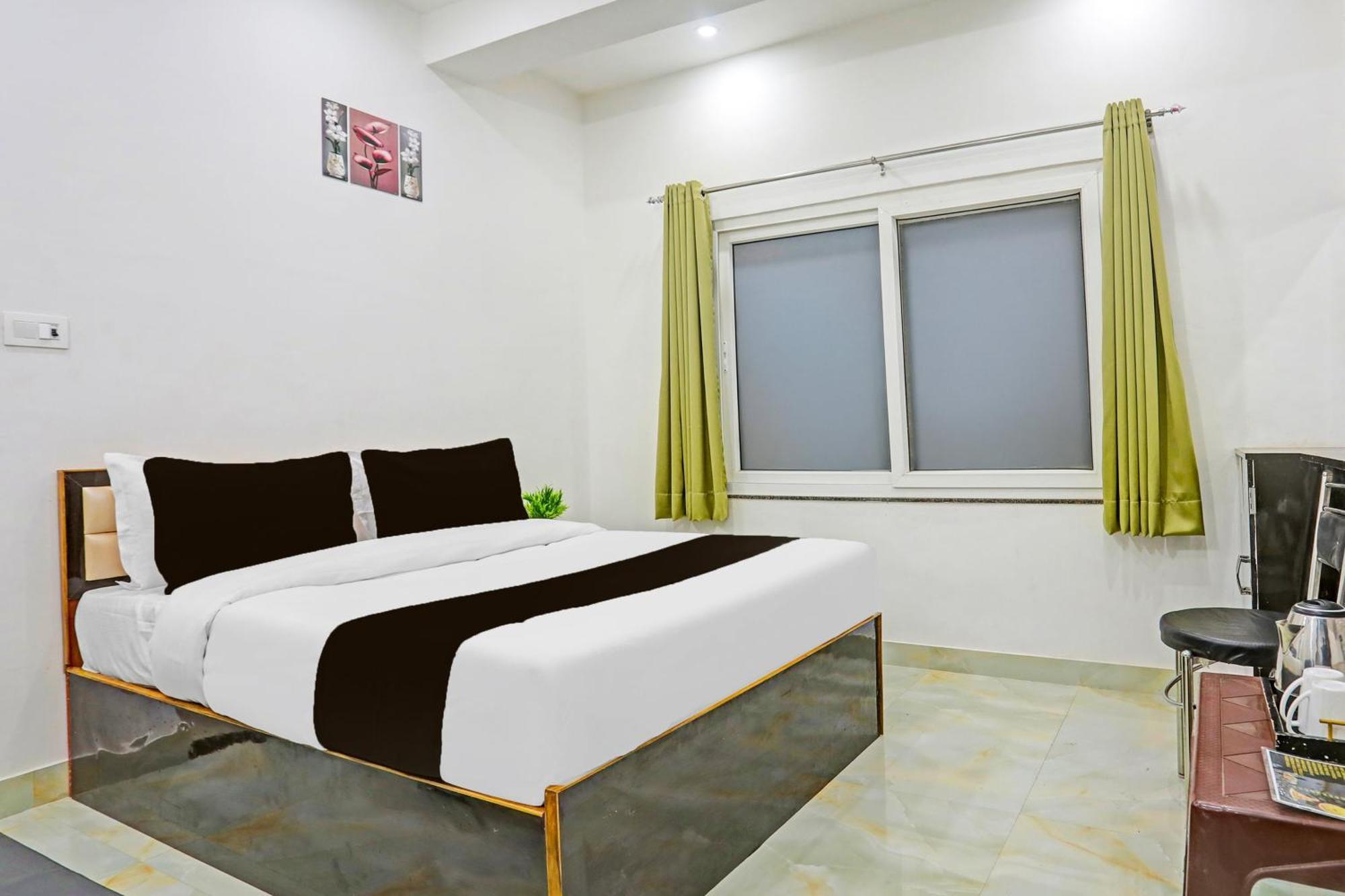 O The Maruti Paying Hotel