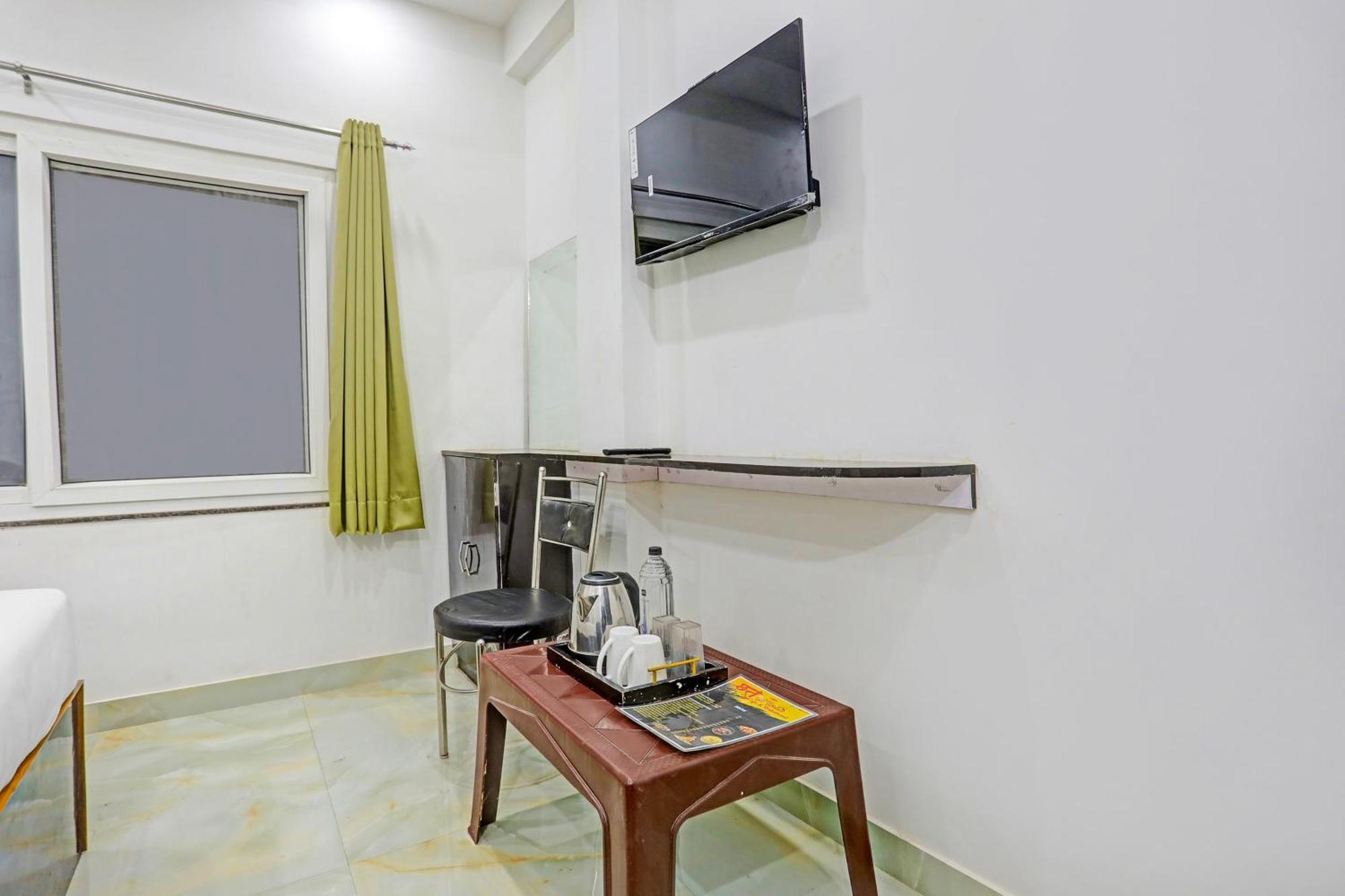 O The Maruti Paying Hotel Kakarmatha