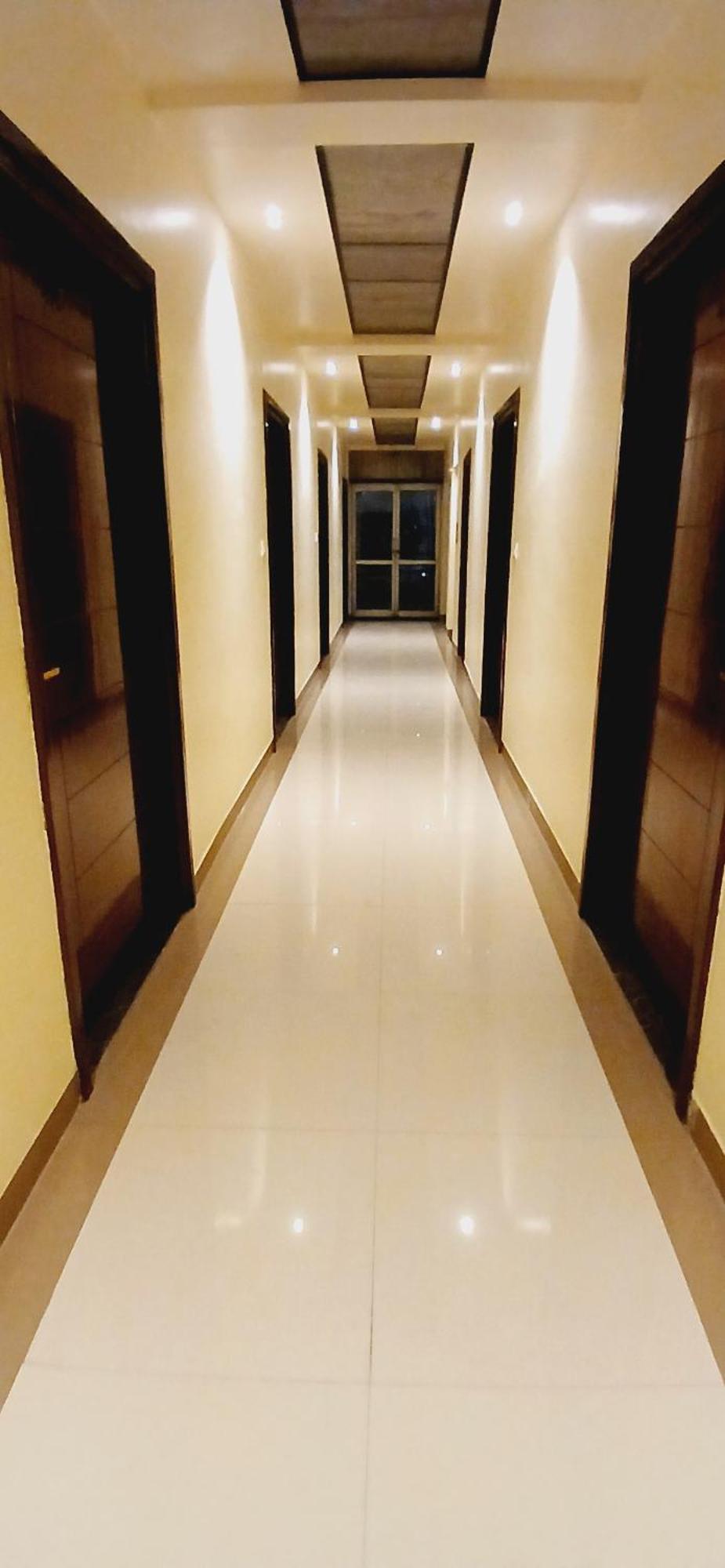 Shivam - Near Kashi Vishwanath Temple With Parking And Lift Hotel 4*
