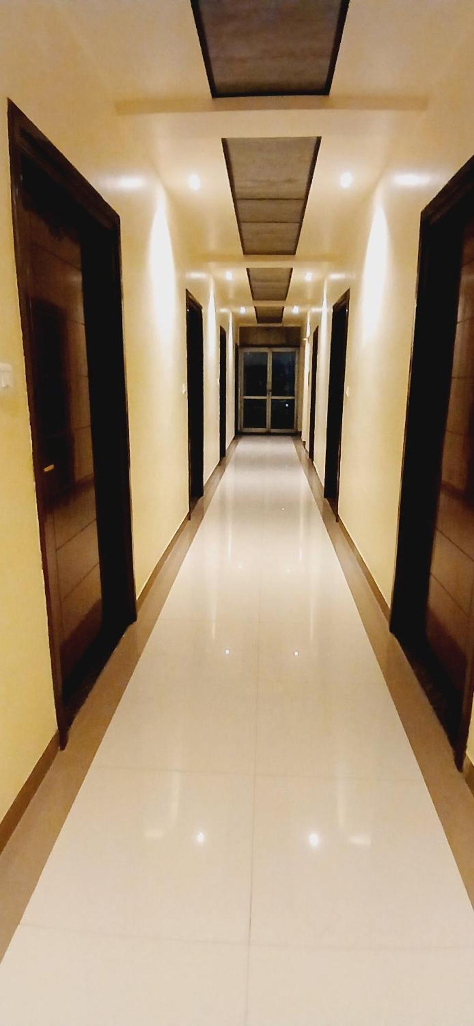 Shivam - Near Kashi Vishwanath Temple With Parking And Lift Hotel Varanasi