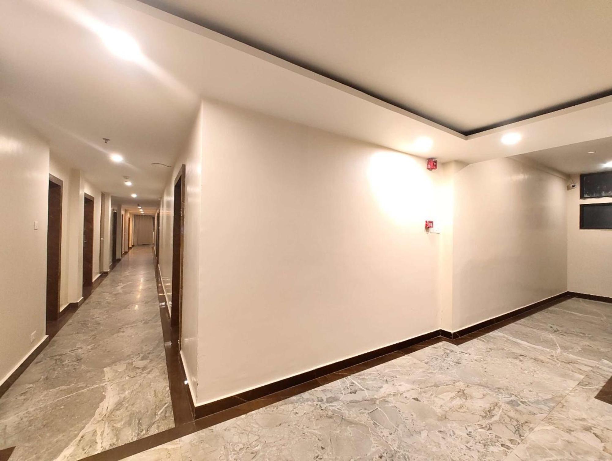 Gr Kashi Grand ! - Best Location Near Shree Kashi Viswanath Temple And Ganga Arti Dashawamedh Ghat ! Providing Air Conditioned And Well Decorated Homestay