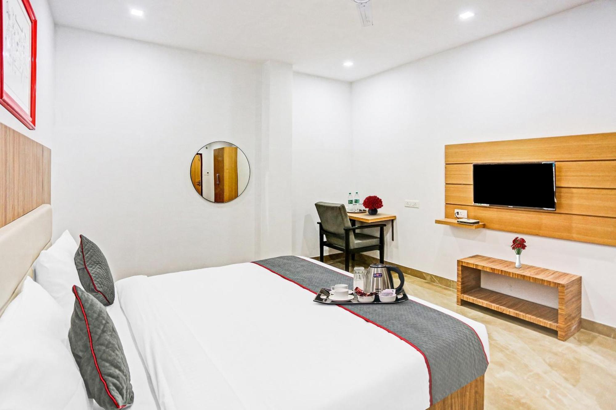 Townhouse Super Two Premium Hotel *