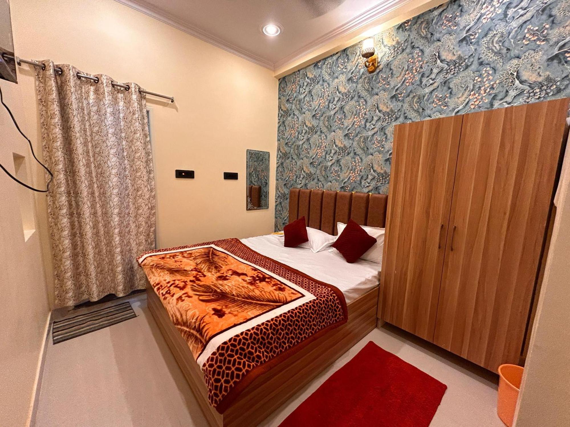 Temple Town Homes Durgakund Near Assi Ghat Guest house *