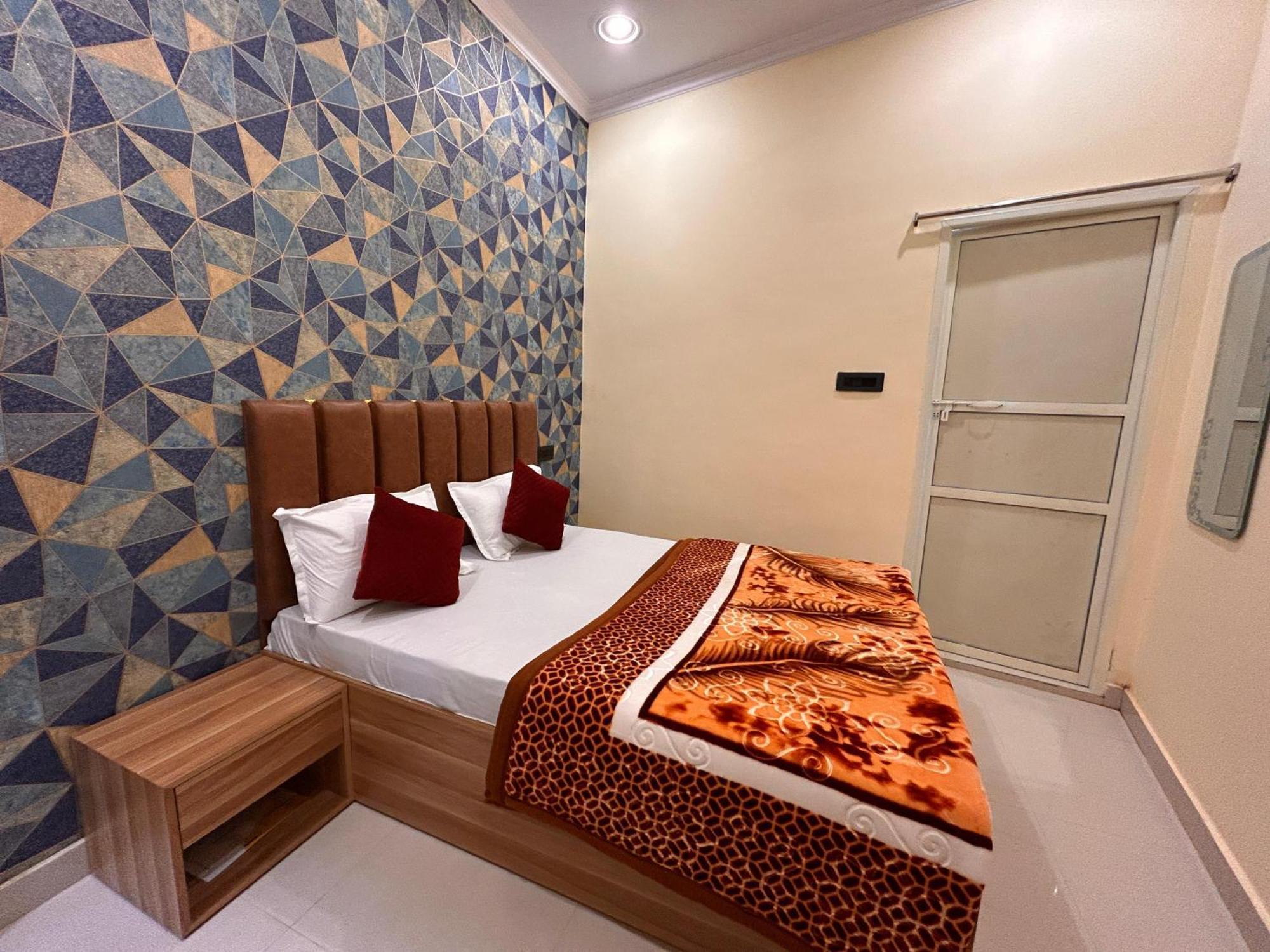 Guest house Temple Town Homes Durgakund Near Assi Ghat *