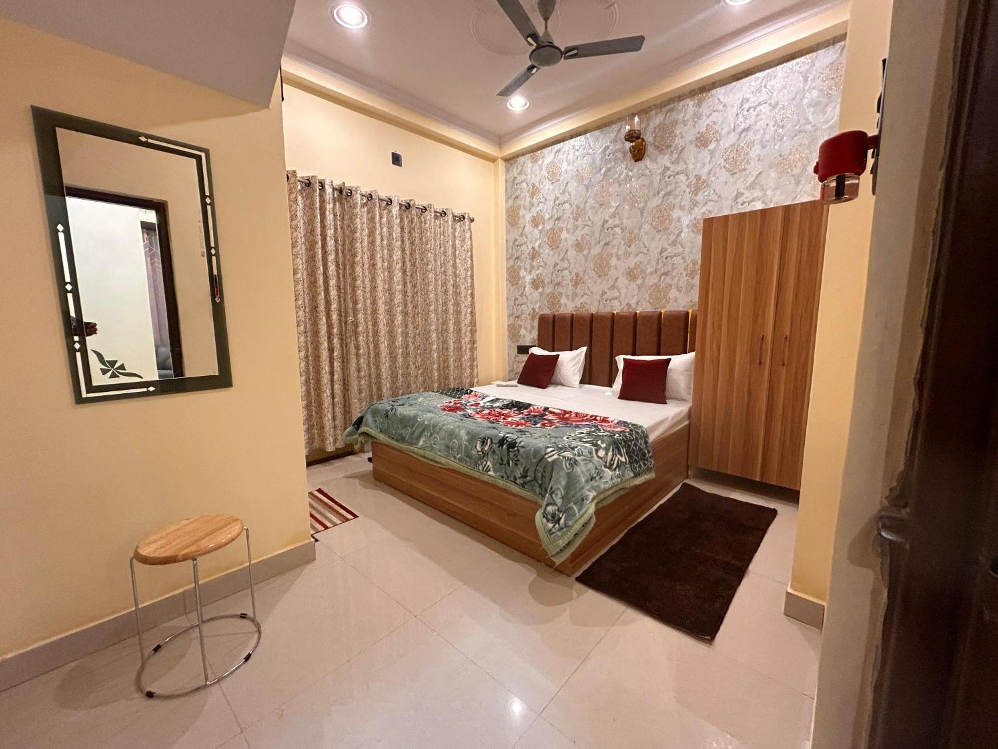 Temple Town Homes Durgakund Near Assi Ghat Guest house