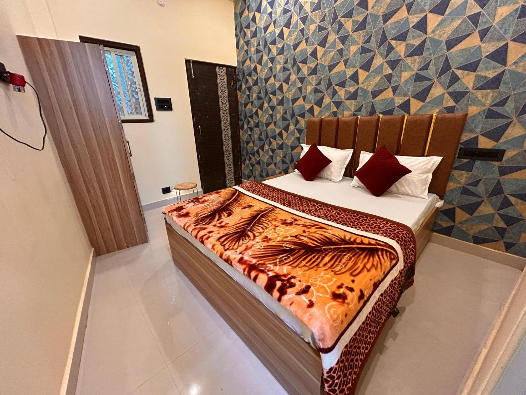 Temple Town Homes Durgakund Near Assi Ghat Guest house