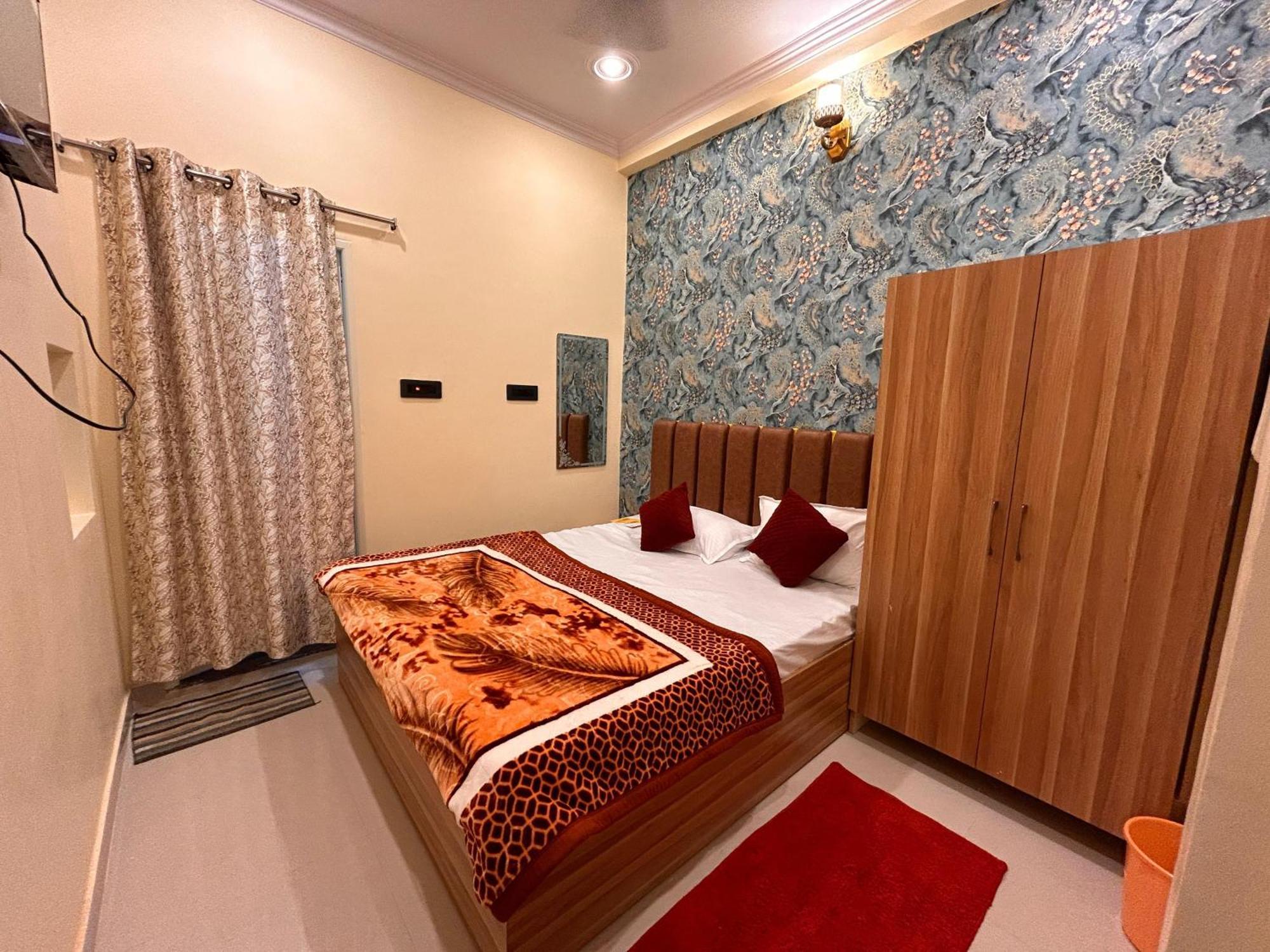 Temple Town Homes Durgakund Near Assi Ghat Guest house *