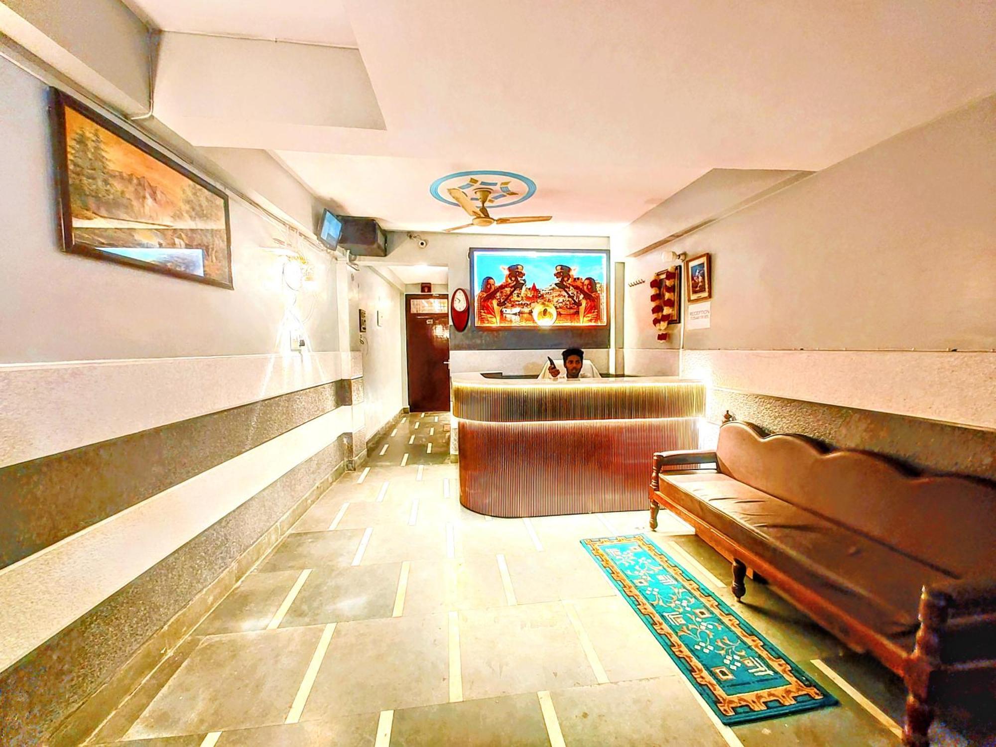 R K 700 Mtr From Kashi Vishwanath Temple Hotel *