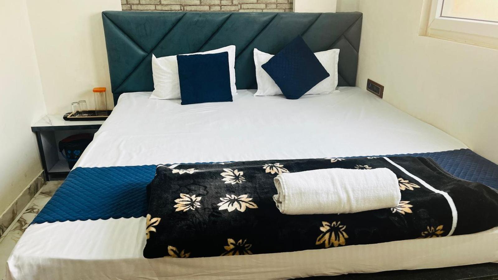 Guest house Neelkanth Pg House *