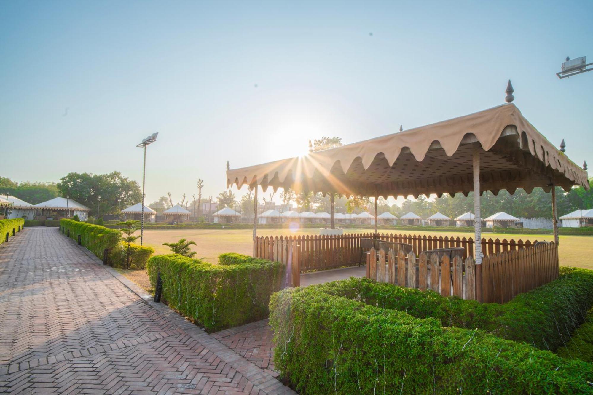 Resort Om Benares, 5*