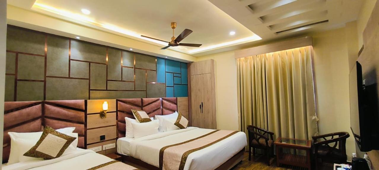 Hotel Square Hotel- Parking , Lift 4*