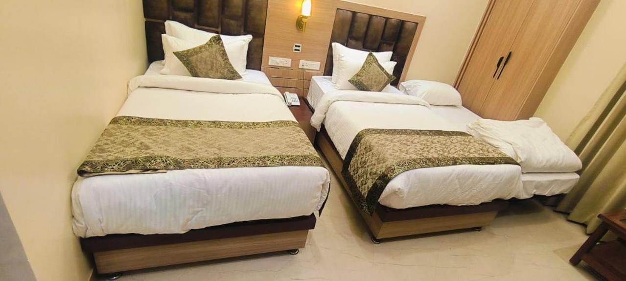 Square Hotel- Parking , Lift 4*