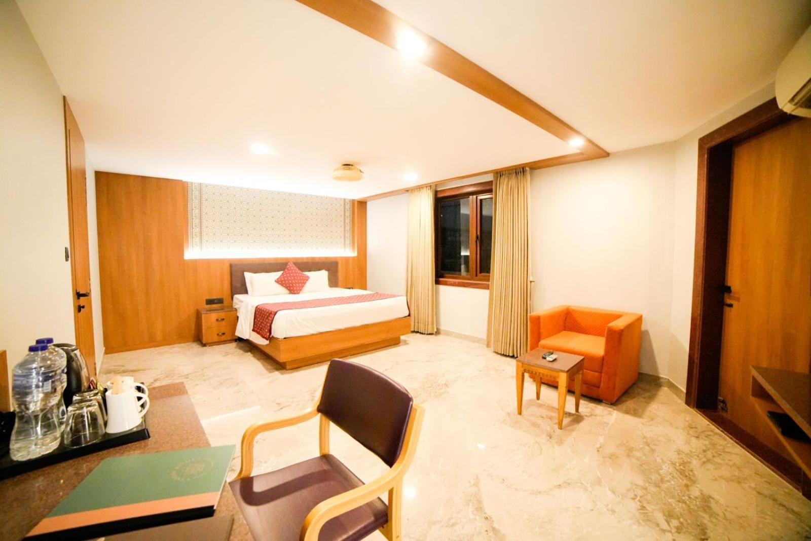 Surya, Kaiser Palace 4*