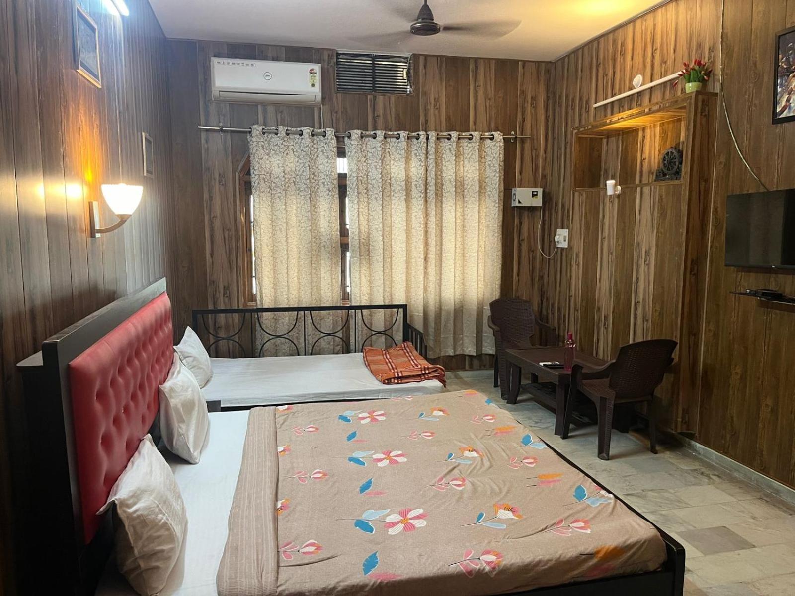 Baba Paying Hotel Varanasi