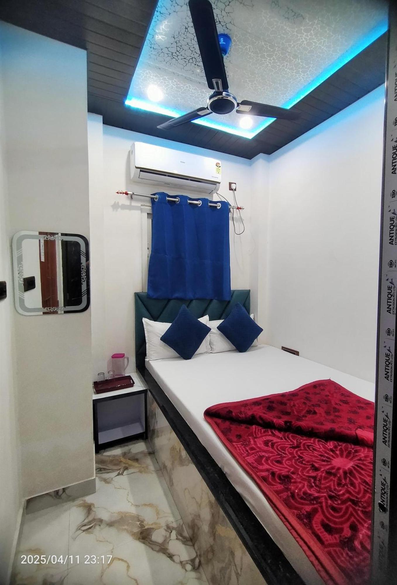 Neelkanth Pg House *
