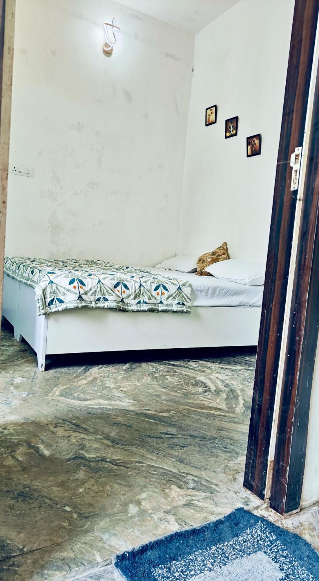 Noor Homestay *