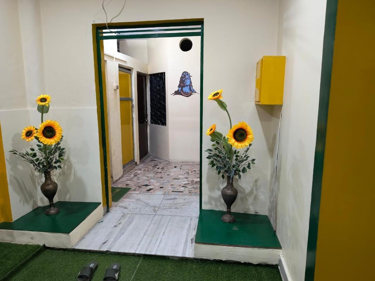 Hotel Kashi Paradise 300 Mtr Walking From Kashi Vishwanath Temple 3*