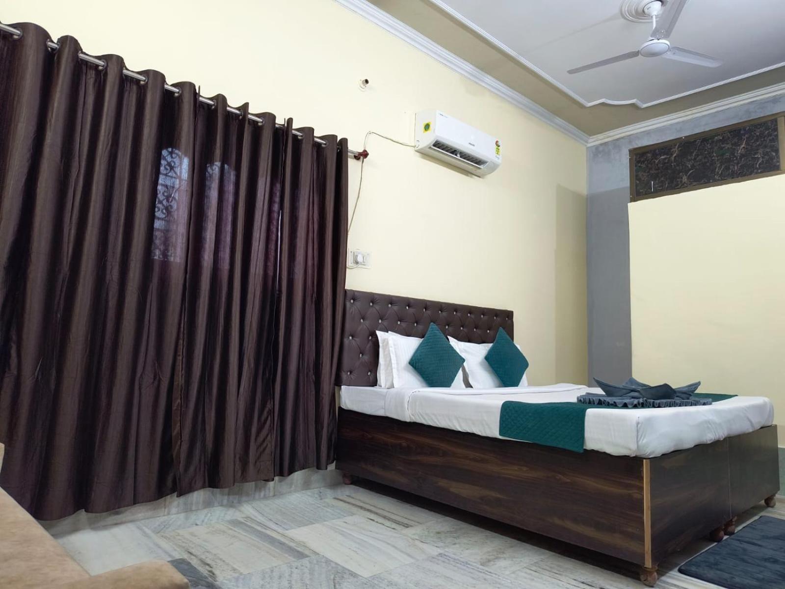 Kashi Paradise 300 Mtr Walking From Kashi Vishwanath Temple Hotel