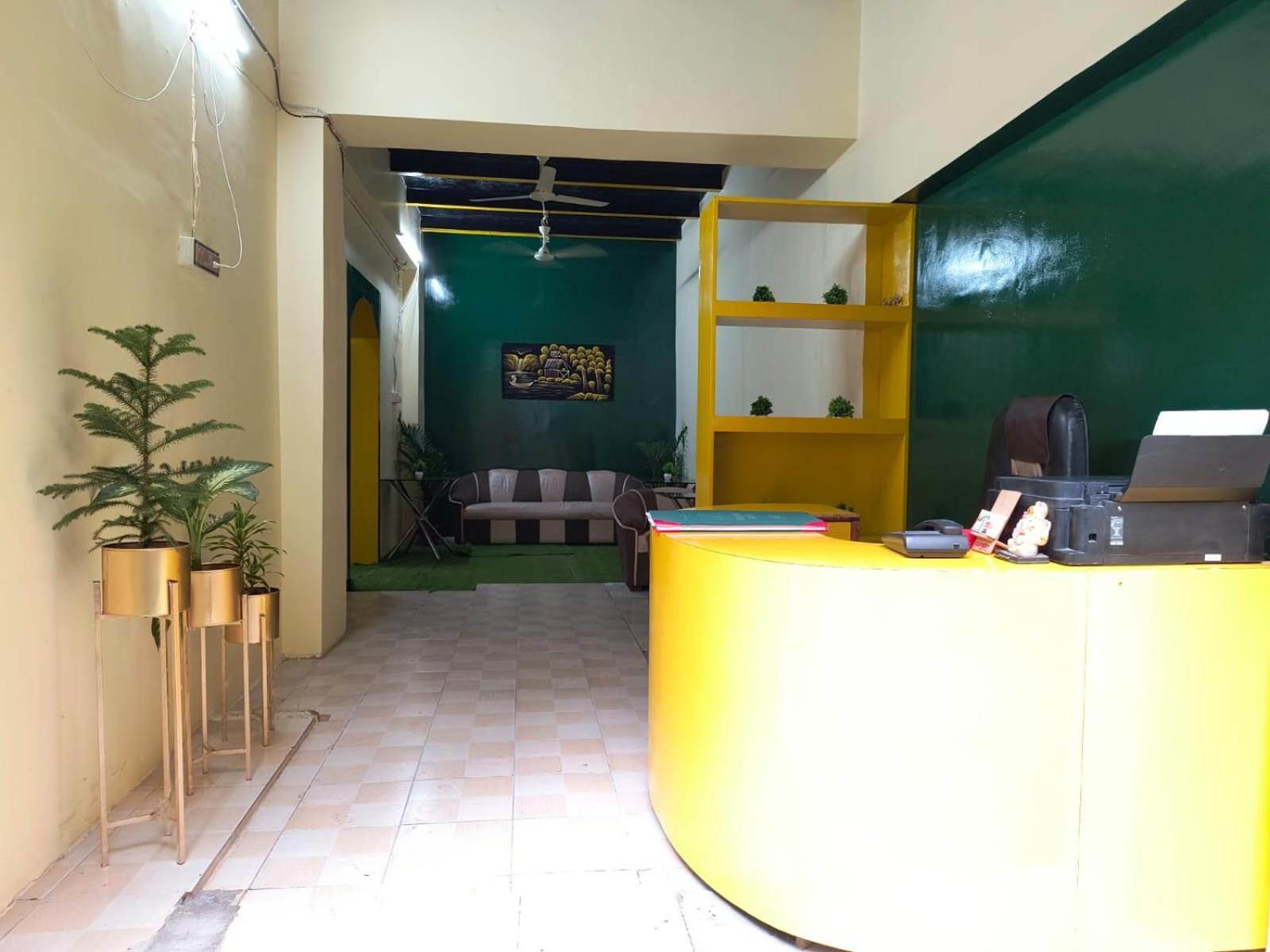 Kashi Paradise 300 Mtr Walking From Kashi Vishwanath Temple Hotel 3*