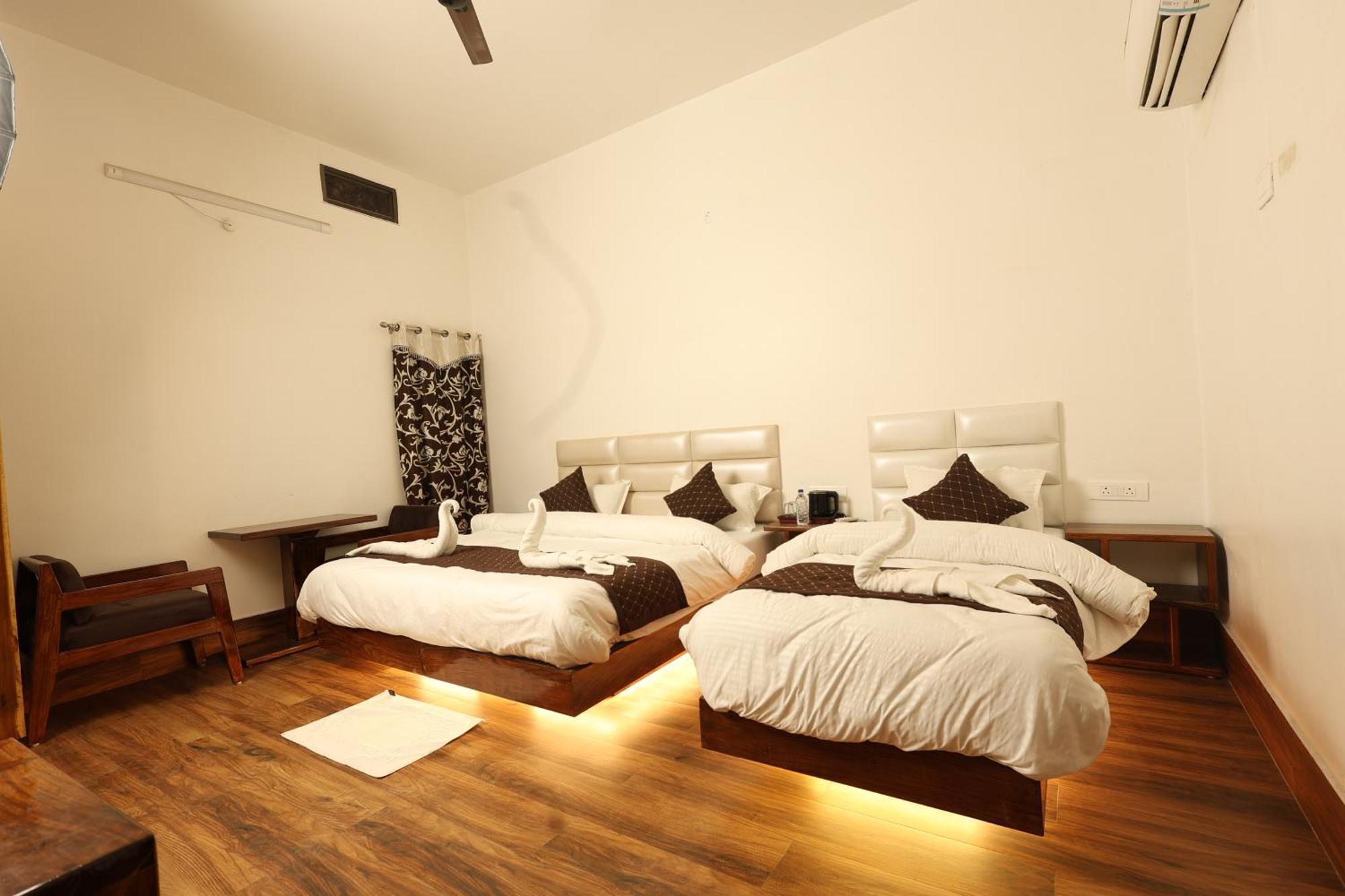 Hotel Trisolaris Varanasi
