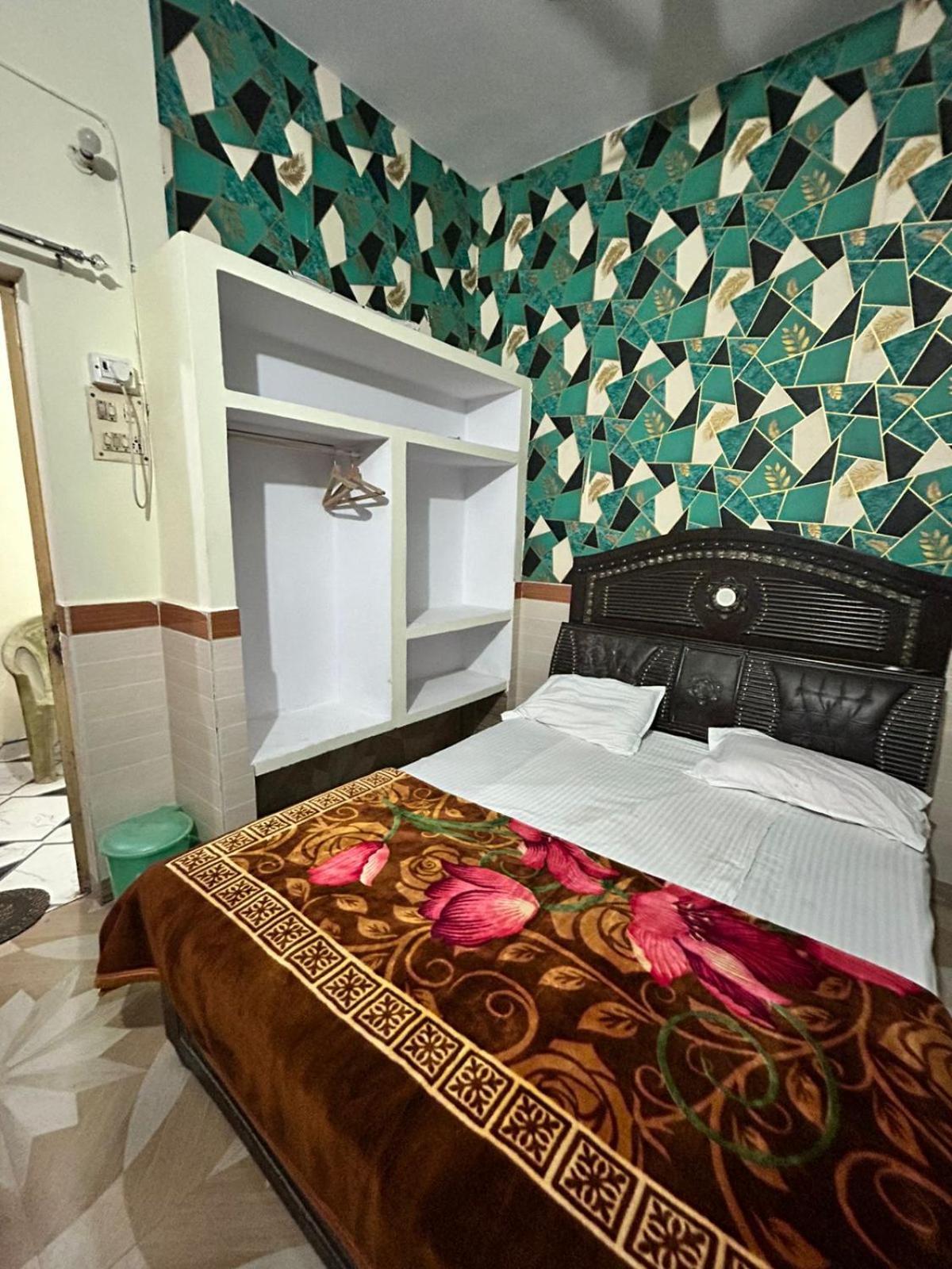 Narayana Guest house *