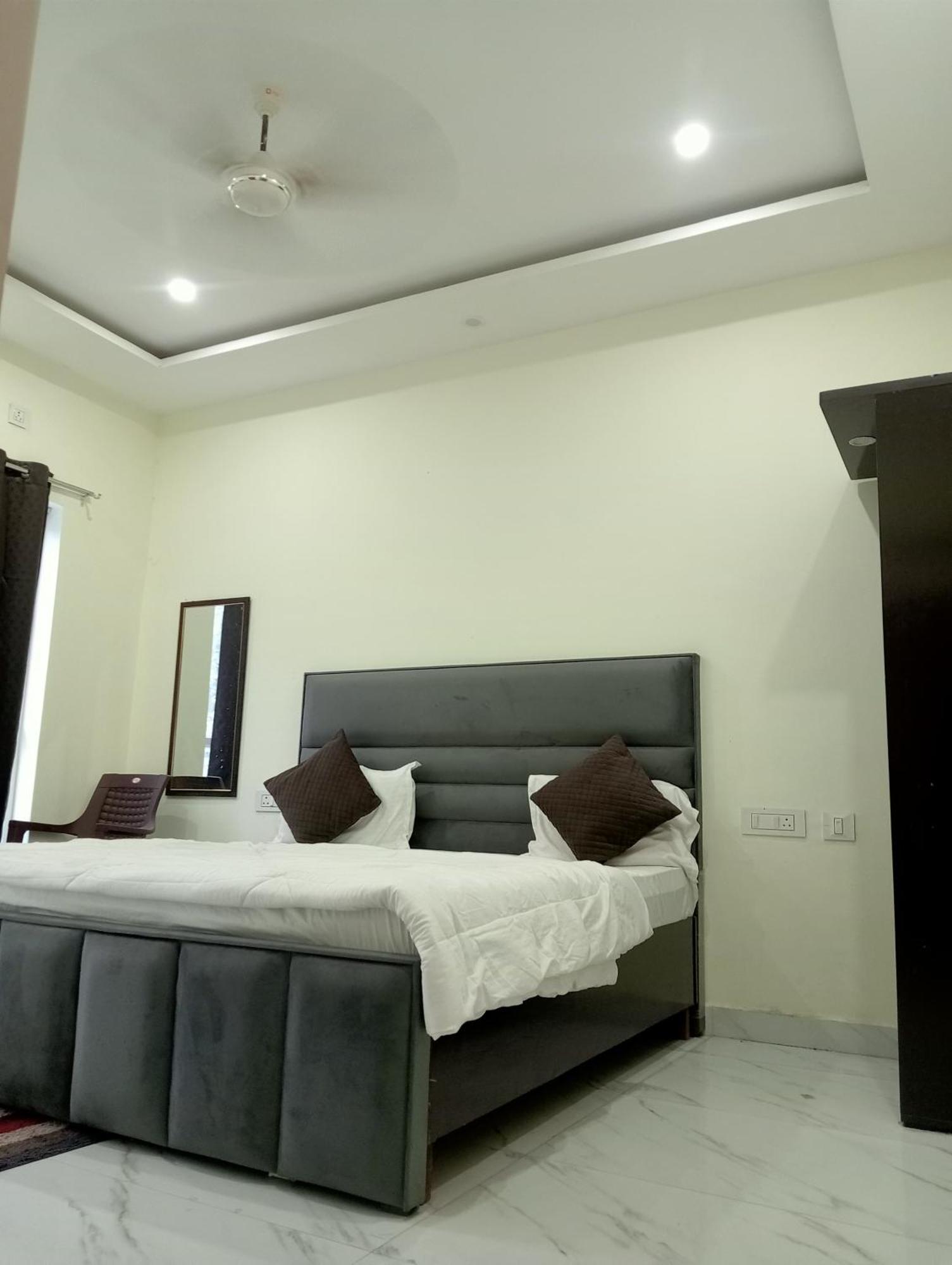 Narayana Guest house Varanasi