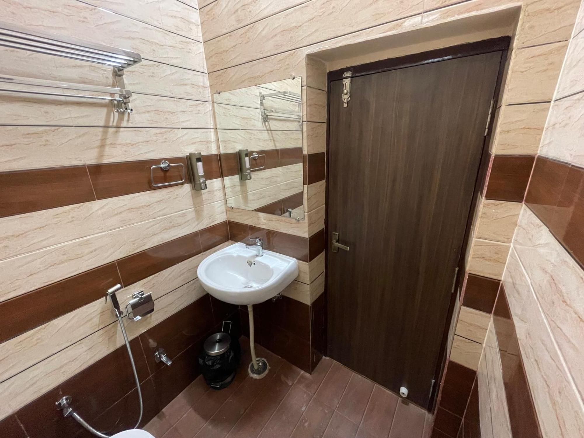 Hotel Kashi Awahan! Near Vishvanath Temple