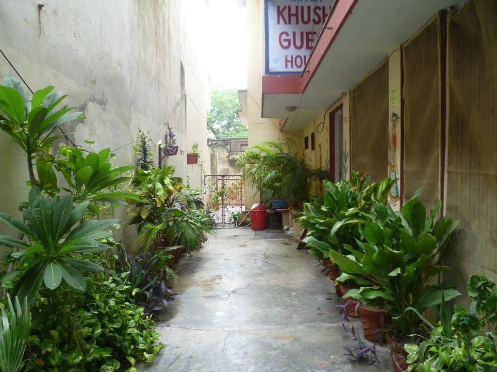 Khushi Paying 2* Varanasi