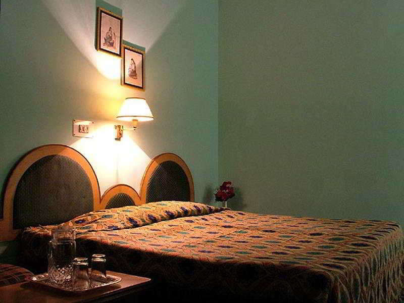 Surya, Kaiser Palace Hotel 4*