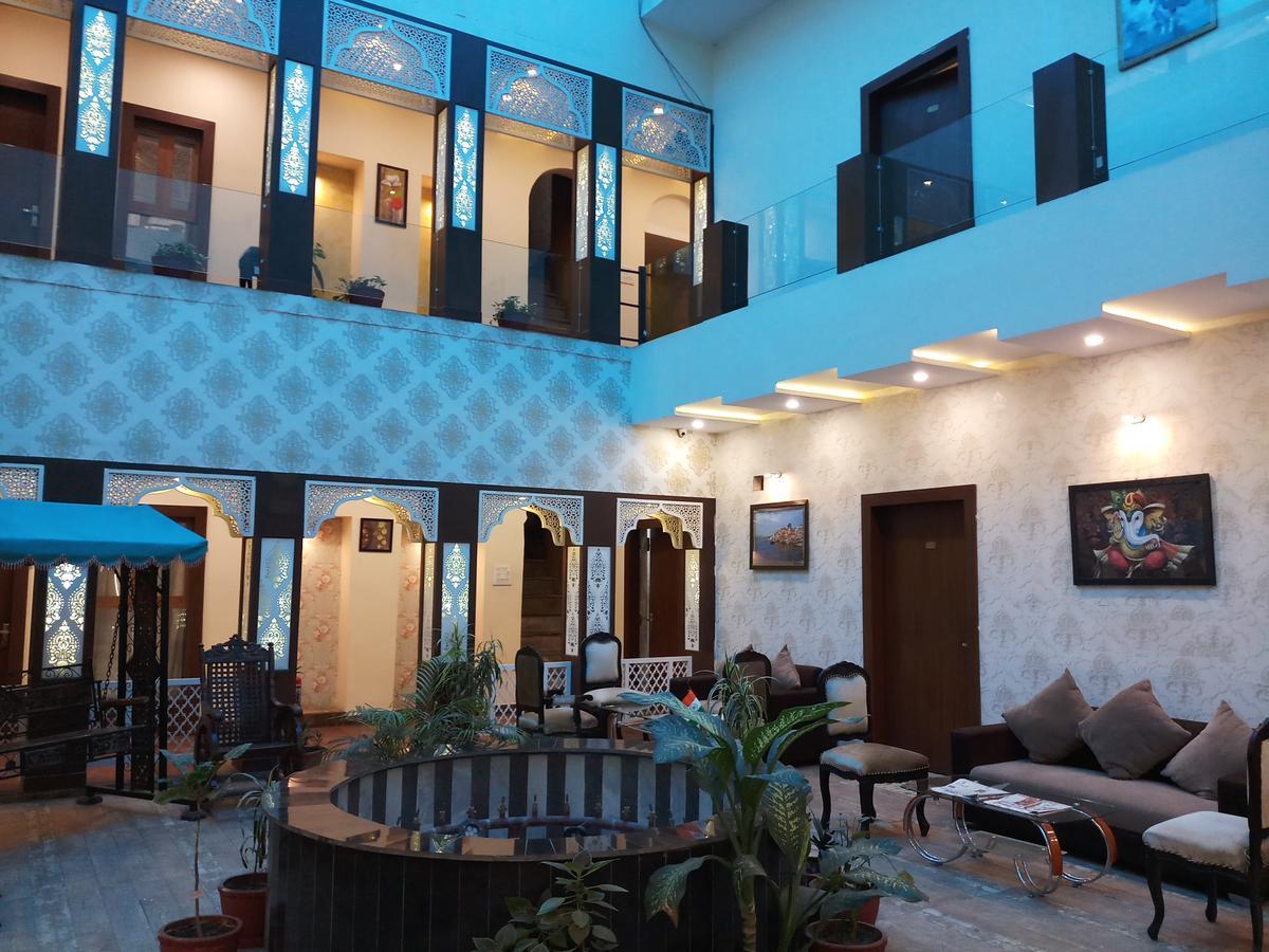 Dwivedi Sri Omkar Palace Varanasi