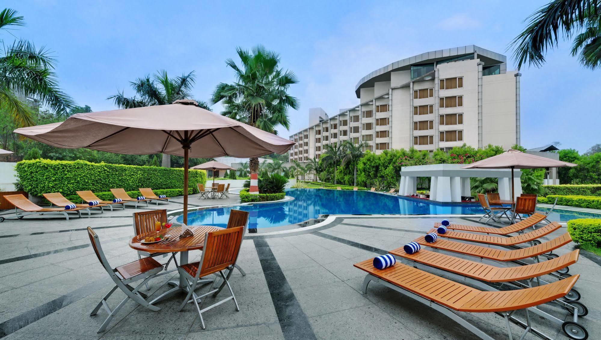Hotel Ramada Plaza By Wyndham Jhv 5*