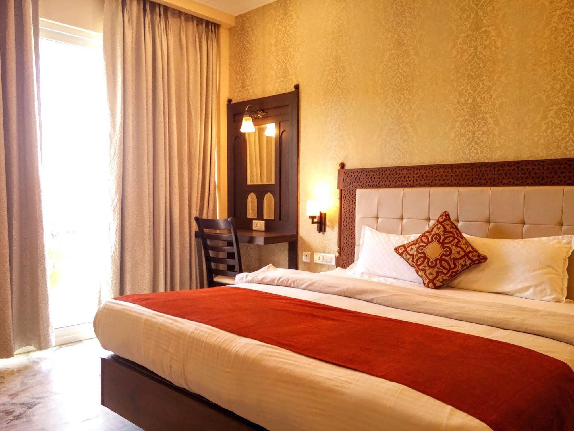 Surya, Kaiser Palace Hotel Varanasi