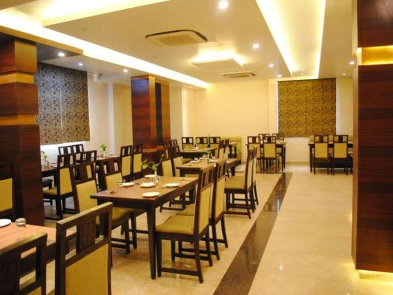 Capital O 4535 Uma Palace 3* Varanasi