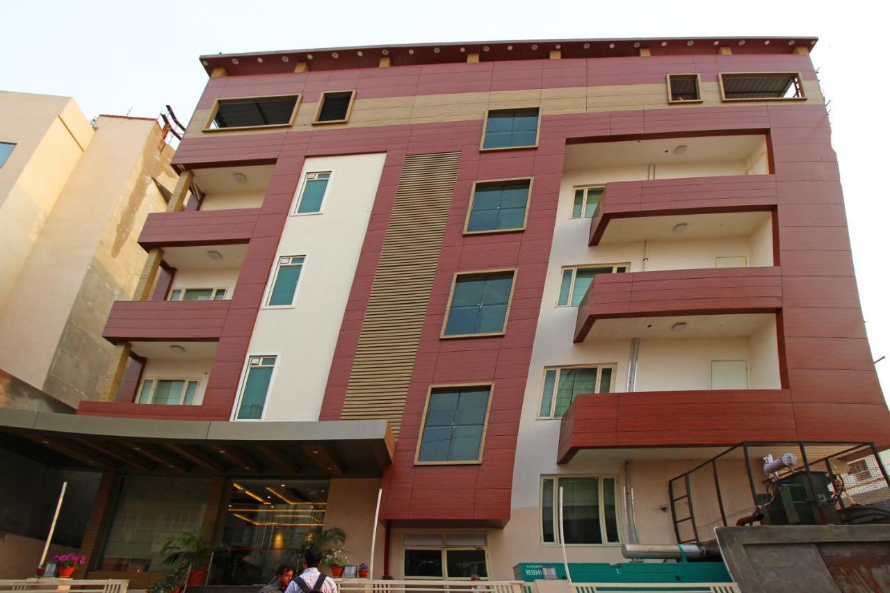 Capital O 4535 Uma Palace Varanasi