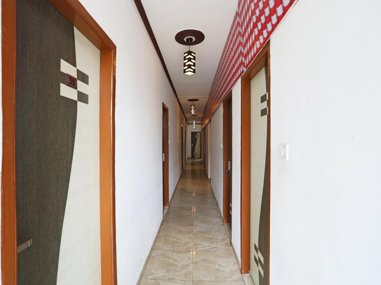 Oyo 15027 Lotus International Hotel Varanasi