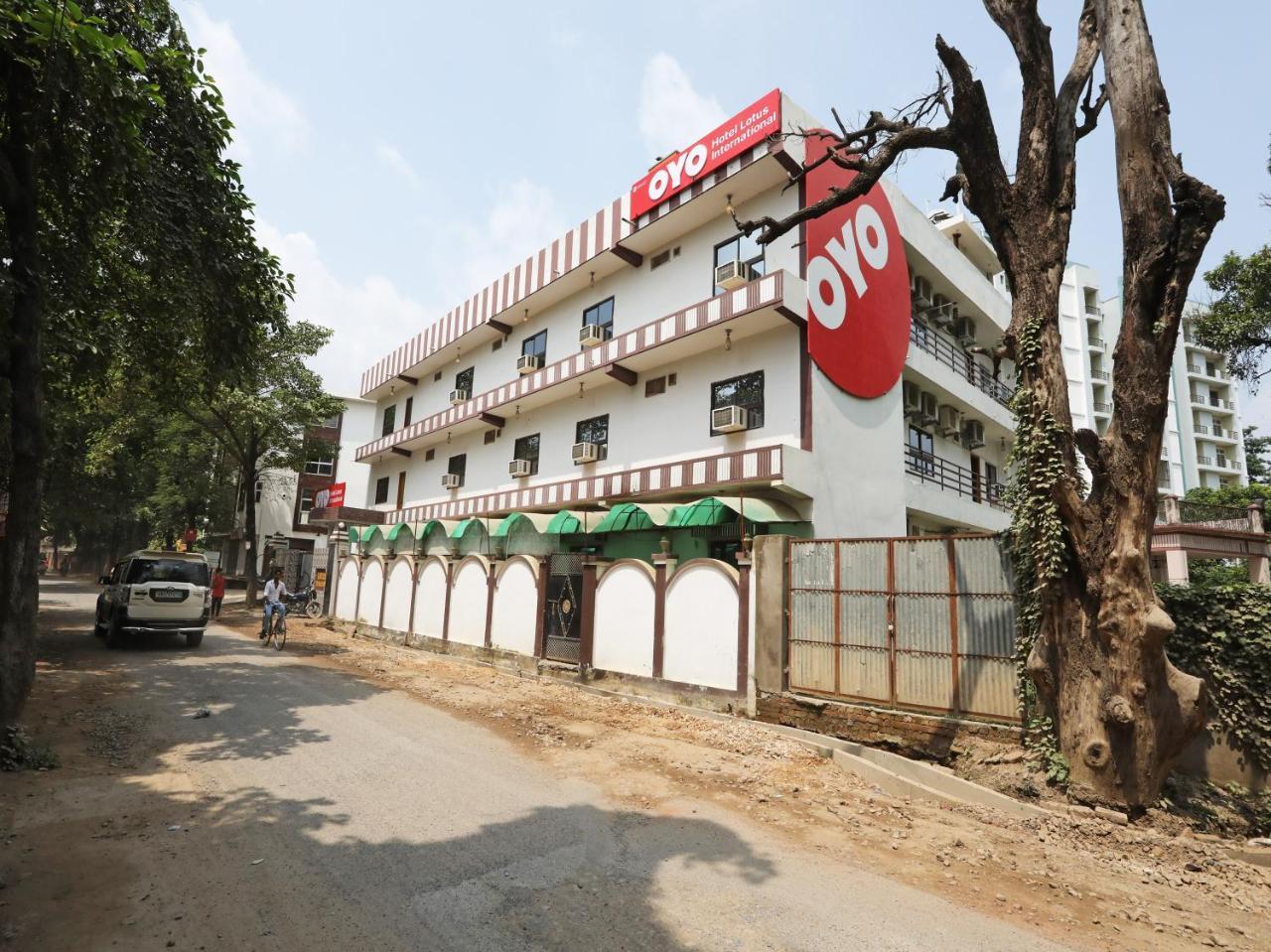 Hotel Oyo 15027 Lotus International Varanasi