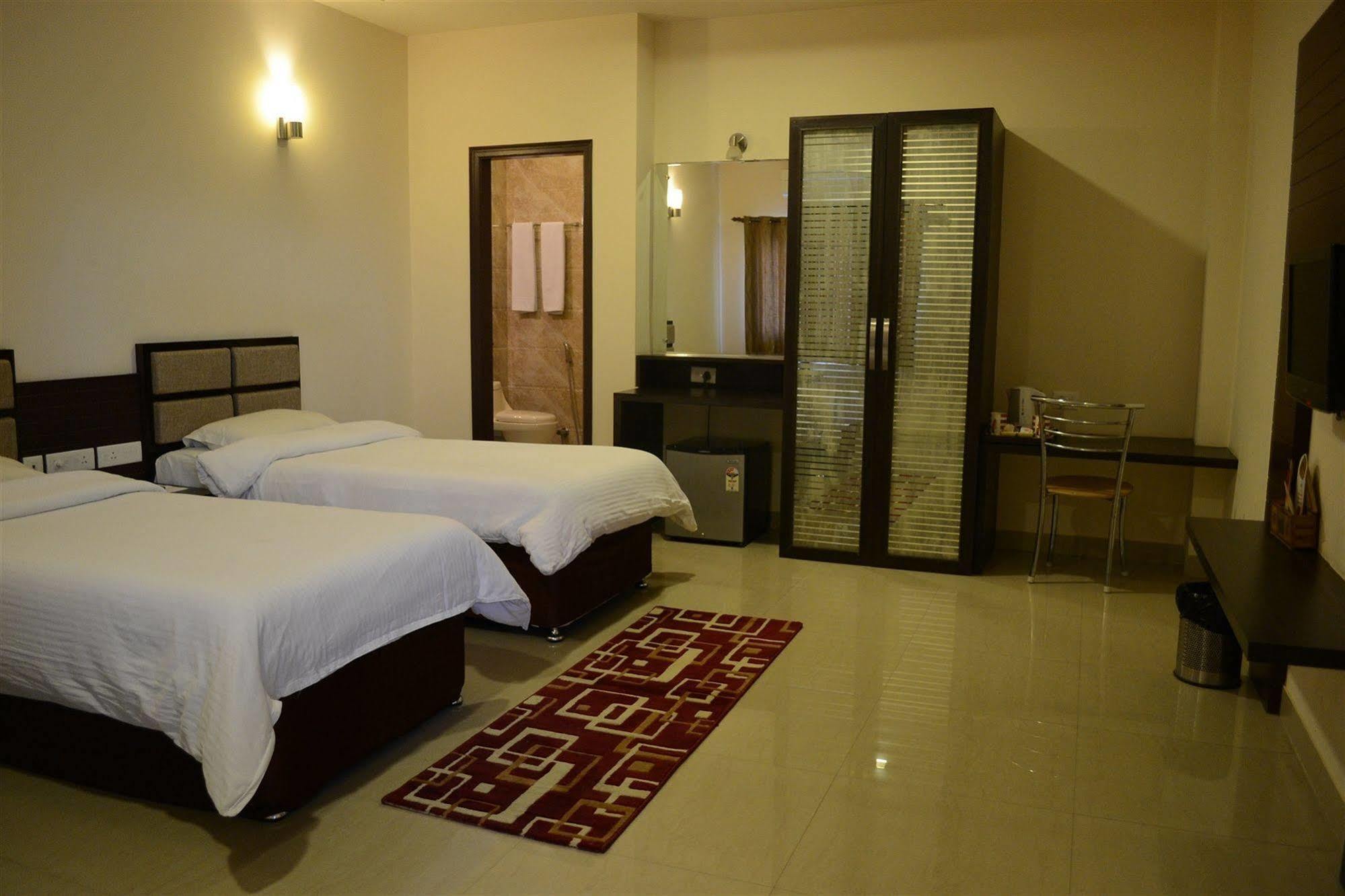 Hotel Surya, Kaiser Palace Varanasi