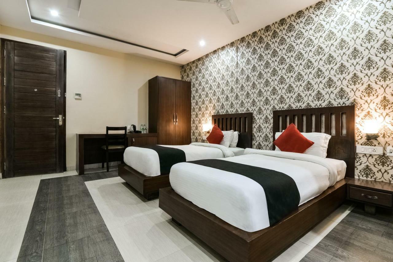 Capital O 4535 Uma Palace Hotel 3*