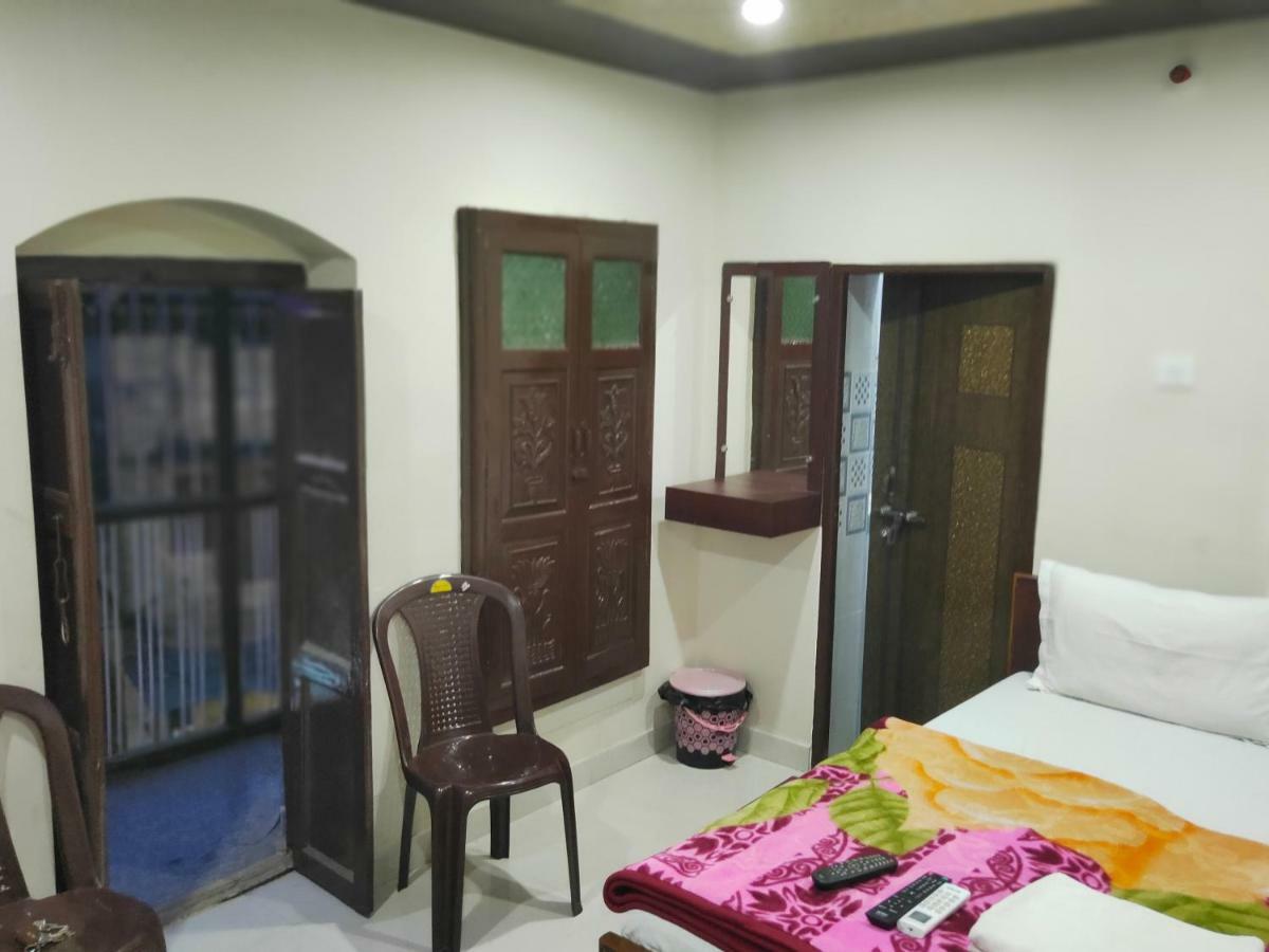 R D Palace Varanasi