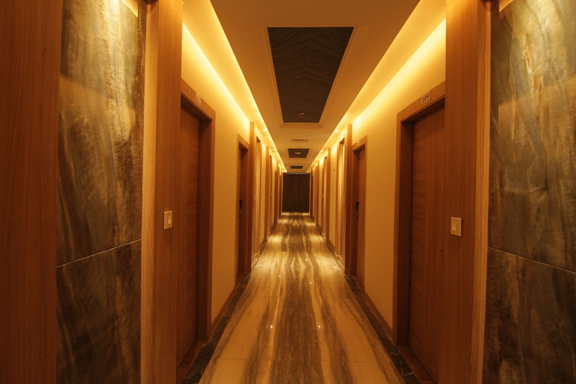 Oyo 2054 New Broadway Hotel 3*