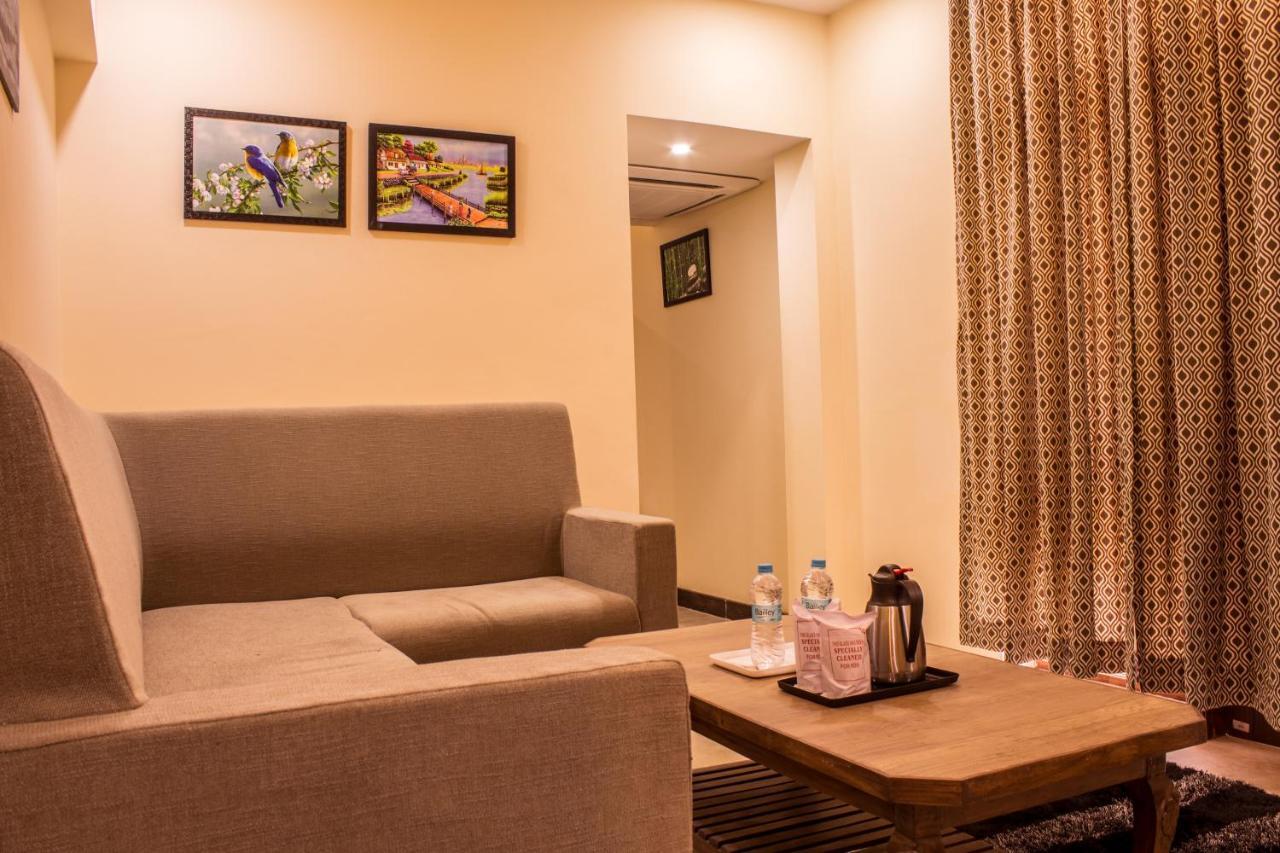 Hotel Lav Kush International *