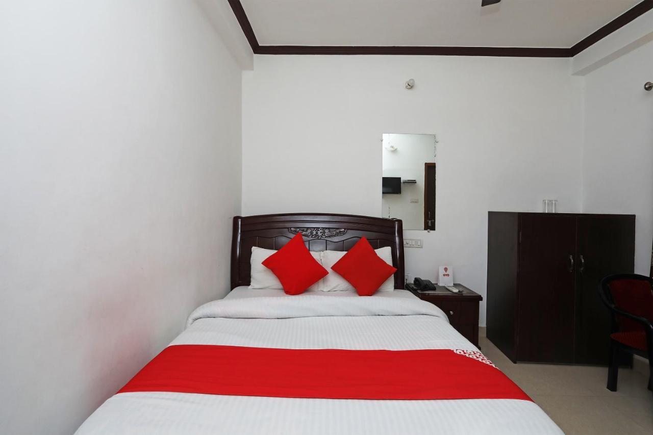 Hotel Oyo 15027 Lotus International 3*
